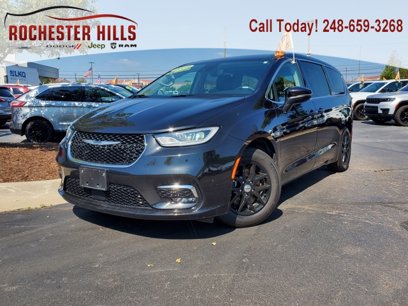 Used 2023 Chrysler Pacifica Touring-L