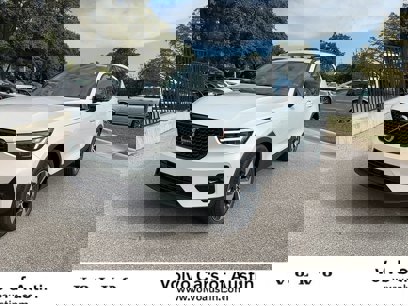 New 2025 Volvo XC40 B5 Plus w/ Protection Package Premier