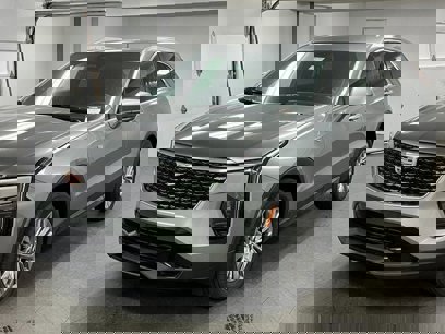 New 2025 Cadillac XT4 Premium Luxury