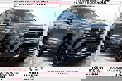 Used 2022 Volkswagen Taos SE w/ Panoramic Sunroof Package