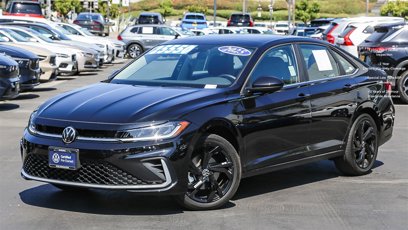 Certified 2025 Volkswagen Jetta SE