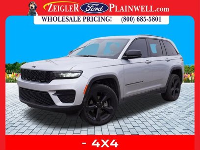 Used 2023 Jeep Grand Cherokee Altitude