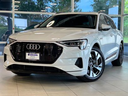 Used 2022 Audi e-tron Premium w/ Convenience Plus Package
