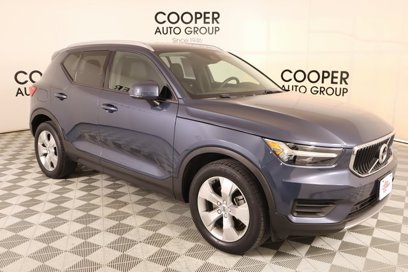 Used 2022 Volvo XC40 T4 Momentum