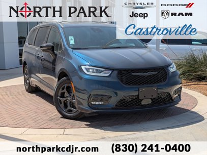 New 2025 Chrysler Pacifica Premium