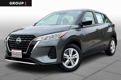 New 2025 Nissan Kicks Play S