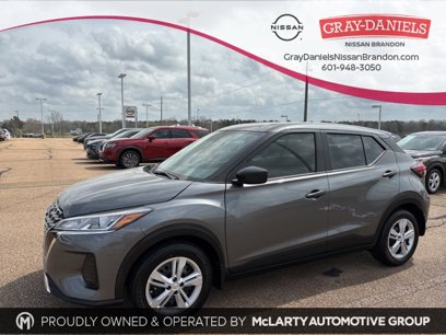 New 2025 Nissan Kicks Play S