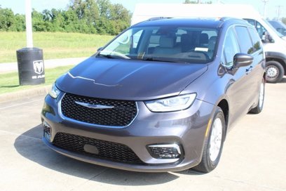 Used 2021 Chrysler Pacifica Touring-L w/ Uconnect Theater Family Group