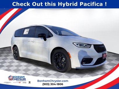 New 2024 Chrysler Pacifica Limited w/ Uconnect Theater Family Group