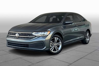 Used 2023 Volkswagen Jetta SE w/ Panoramic Sunroof Package