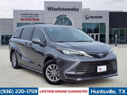 Used 2025 Toyota Sienna LE