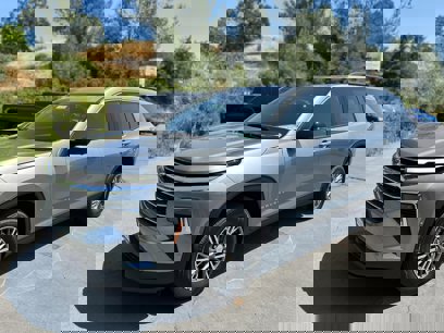 New 2025 Chevrolet Traverse LT w/ Enhanced Driving Package
