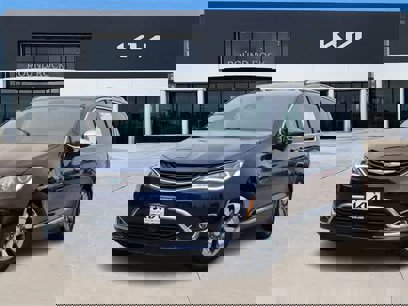 Used 2018 Chrysler Pacifica Limited w/ Advanced Safetytec Group