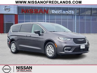 Used 2023 Chrysler Pacifica Touring-L