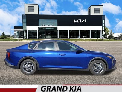New 2025 Kia K4 LXS