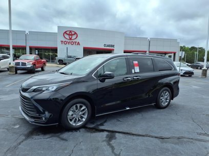 New 2025 Toyota Sienna XLE
