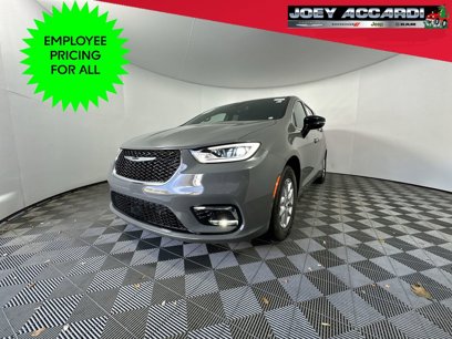 New 2025 Chrysler Pacifica Select