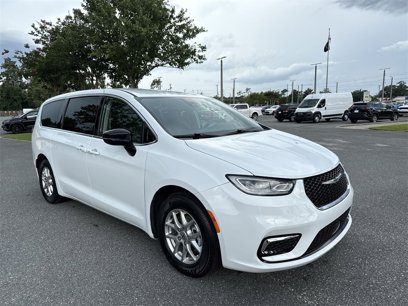 Used 2024 Chrysler Pacifica Touring-L