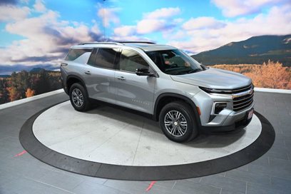 Used 2024 Chevrolet Traverse LT