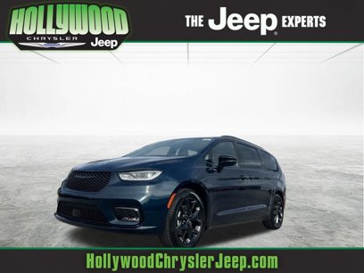 New 2025 Chrysler Pacifica Limited