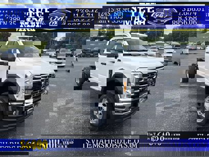 New 2025 Ford F550 4x4 Crew Cab Super Duty w/ XL Chrome Package