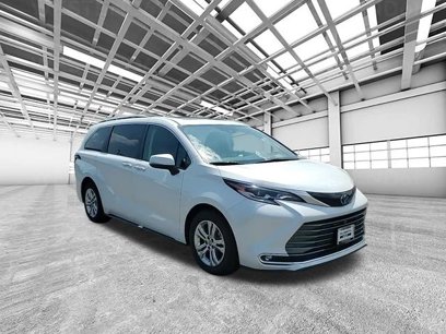 Used 2023 Toyota Sienna Platinum