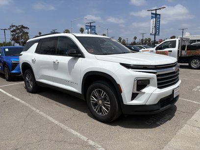 Used 2025 Chevrolet Traverse LT