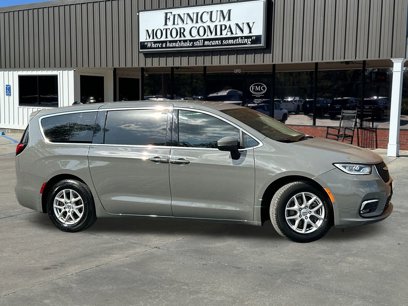 Used 2023 Chrysler Pacifica Touring-L