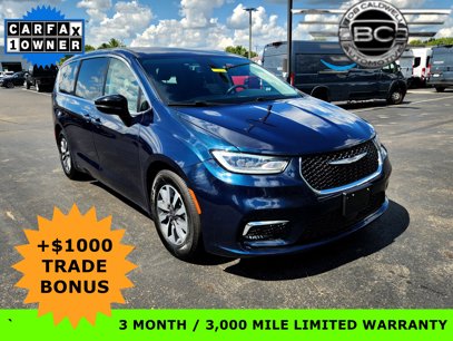 Used 2024 Chrysler Pacifica Select