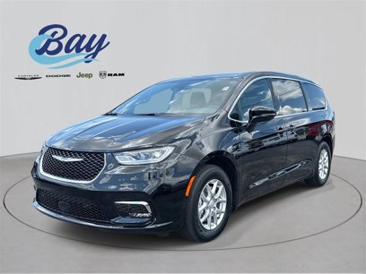 New 2025 Chrysler Pacifica Select