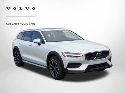 New 2025 Volvo V60 B5 Cross Country Ultra w/ Protection Package Premier