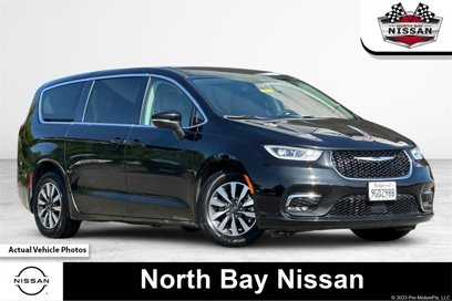 Used 2023 Chrysler Pacifica Touring-L