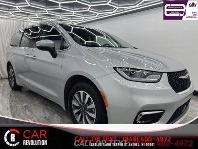 Used 2023 Chrysler Pacifica Touring-L