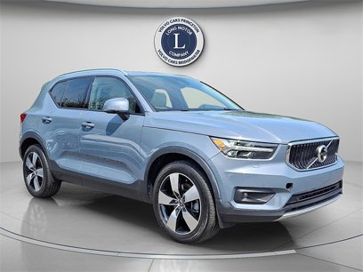 Used 2022 Volvo XC40 T5 Momentum
