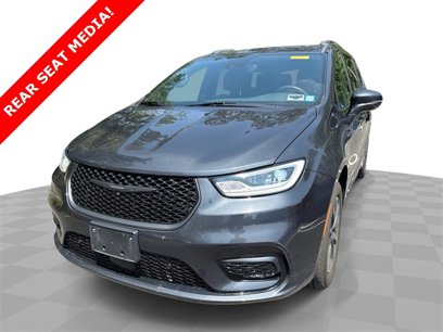 Used 2021 Chrysler Pacifica Touring-L w/ Uconnect Theater Family Group