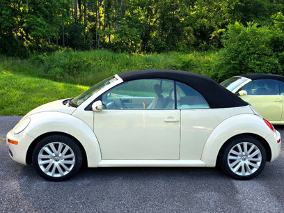 Used 2008 Volkswagen Beetle SE