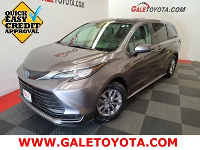 Used 2022 Toyota Sienna LE
