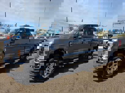 New 2025 Ford F350 XLT w/ FX4 Off-Road Package