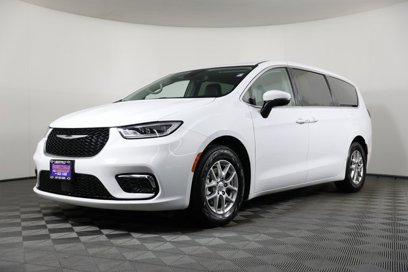 Used 2023 Chrysler Pacifica Touring-L