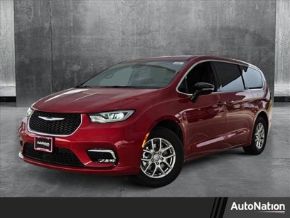 New 2025 Chrysler Pacifica Select