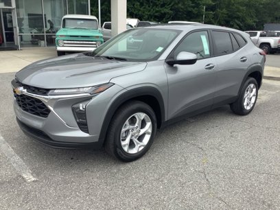 New 2025 Chevrolet Trax LS w/ LS Convenience Package