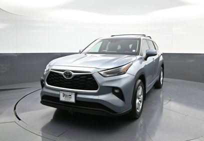 Certified 2022 Toyota Highlander LE