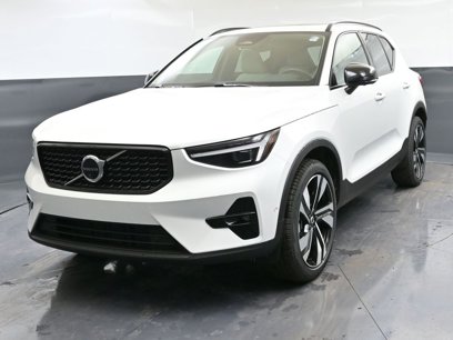 New 2025 Volvo XC40 B5 Plus w/ Protection Package Premier