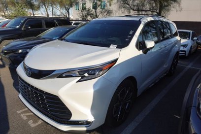 Certified 2025 Toyota Sienna Platinum