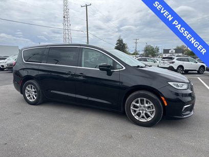 Used 2023 Chrysler Pacifica Touring-L