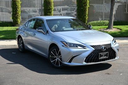 New 2025 Lexus ES 300h w/ Premium Package