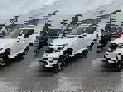 New 2025 Volvo XC40 B5 Core