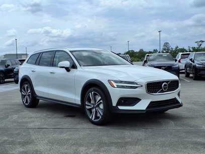 New 2025 Volvo V60 B5 Cross Country Plus w/ Protection Package Premier