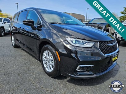 Used 2023 Chrysler Pacifica Touring-L
