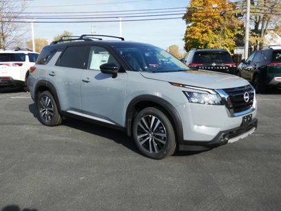 New 2025 Nissan Pathfinder Platinum w/ Cargo Package